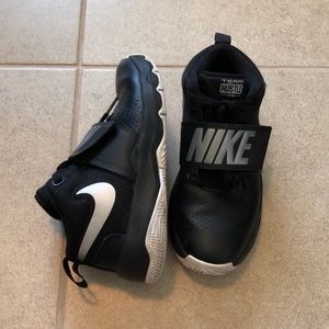 Nike Team Hustle D8 shoes